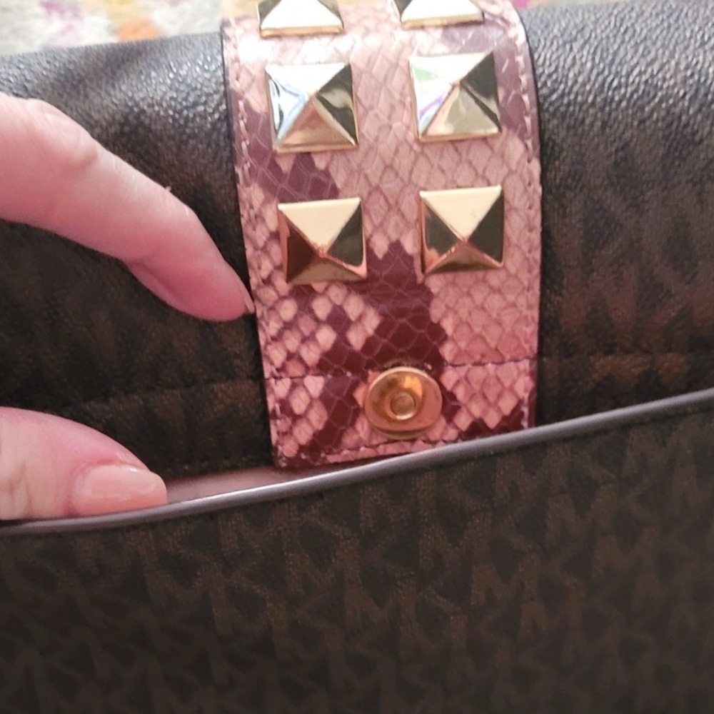 Michael Kors Black and Pink Crossbody Bag with Gold Accents - Picture 9 of 10